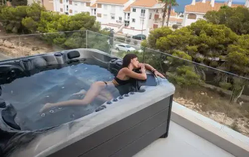 hot tub on a roof top in fort lauderdale