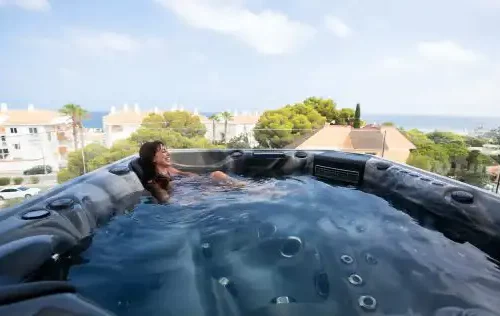 hot tub or fiberglass spa in a roof top in west palm beach
