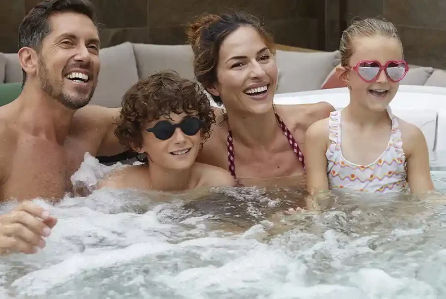 8 people hot tub with family happiness