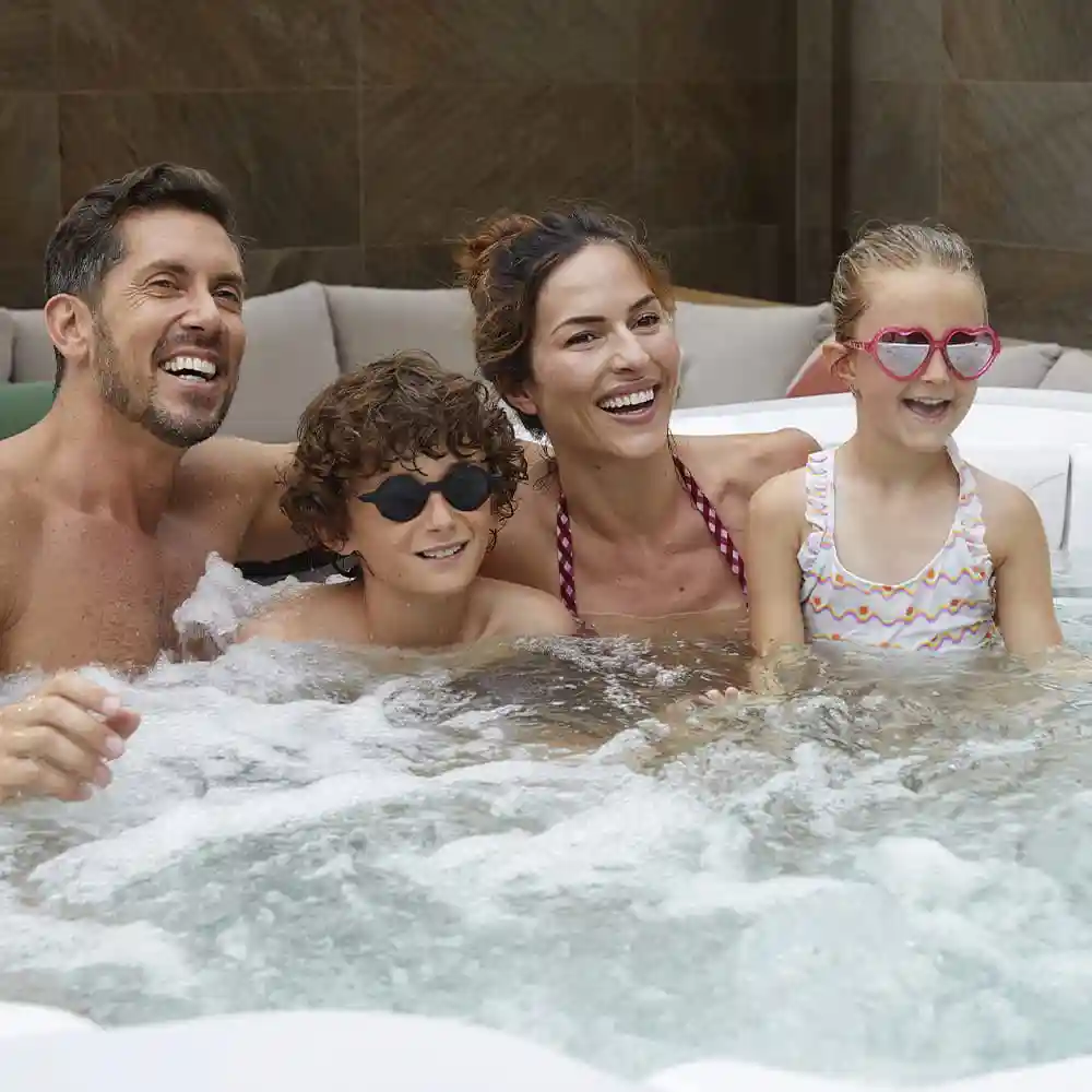 8 people hot tub with family happiness